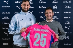 好玩的手机游戏大全-门将强援!曼城社媒晒多纳鲁马亮相照片:他来了