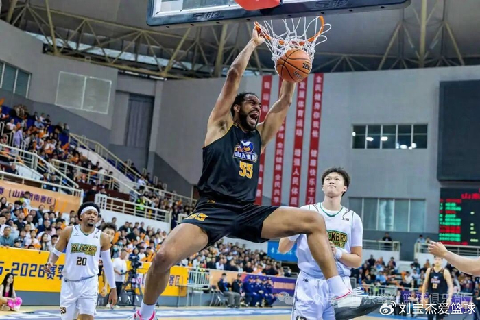 云游戏-山东蜜獾第一年：一群在NBL″陪跑″的年轻人，图什么？|山东队|篮球|上海|三分球|篮协_新浪新闻